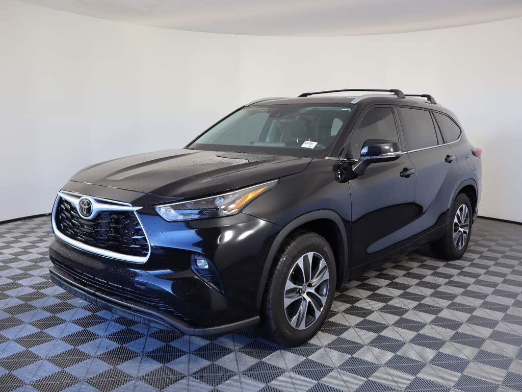 2023 Toyota Highlander XLE FWD