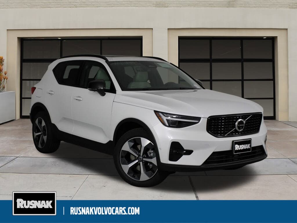 2026 Volvo XC40 B4 Plus FWD
