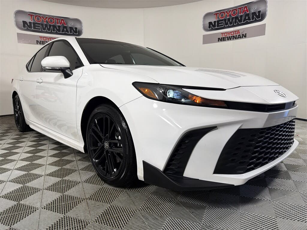 2025 Toyota Camry SE FWD