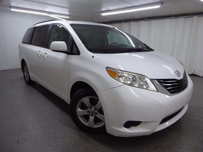 2014 Toyota Sienna LE 7-Passenger Auto Access Seat