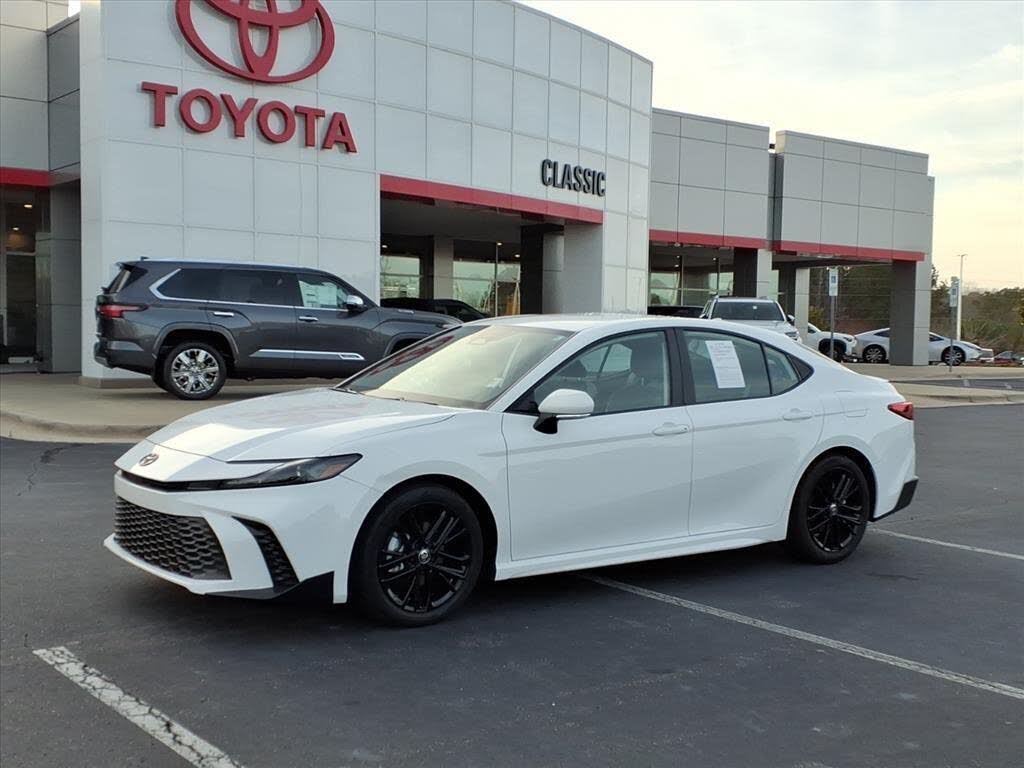 2025 Toyota Camry SE FWD