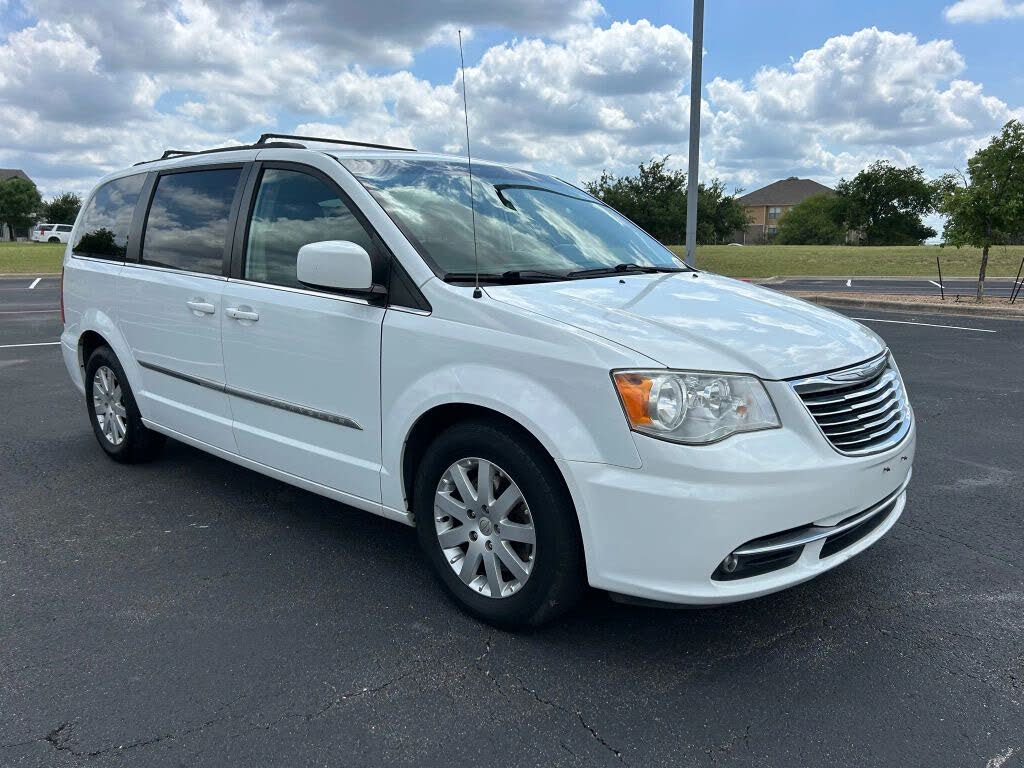 2014 Chrysler Town & Country Touring FWD
