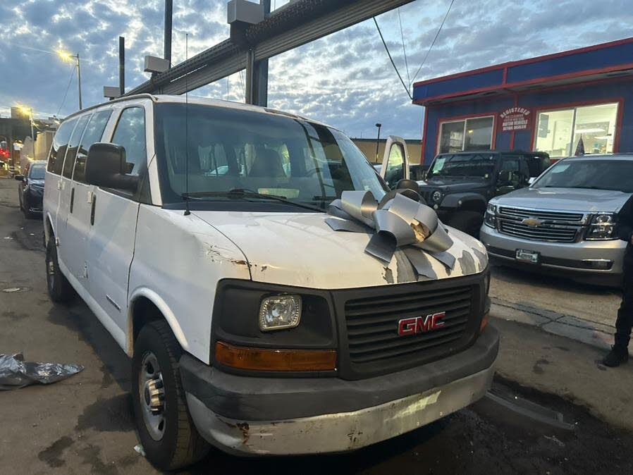 2003 GMC Savana 2500 Passenger Van