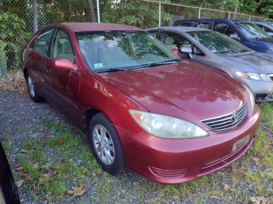 2005 Toyota Camry LE V6 FWD