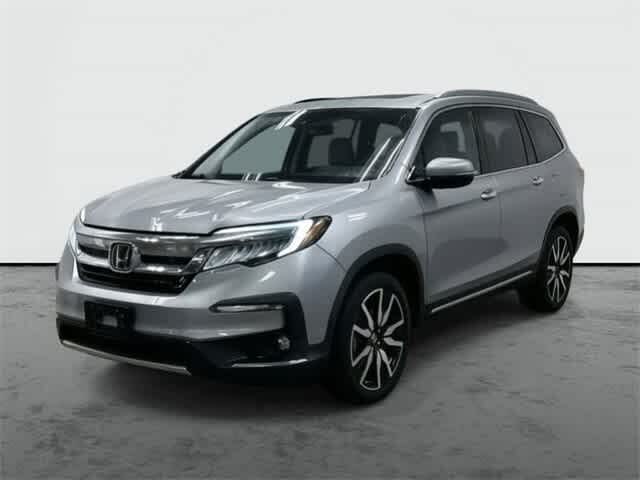 2019 Honda Pilot Touring AWD with Rear Captain's Chairs