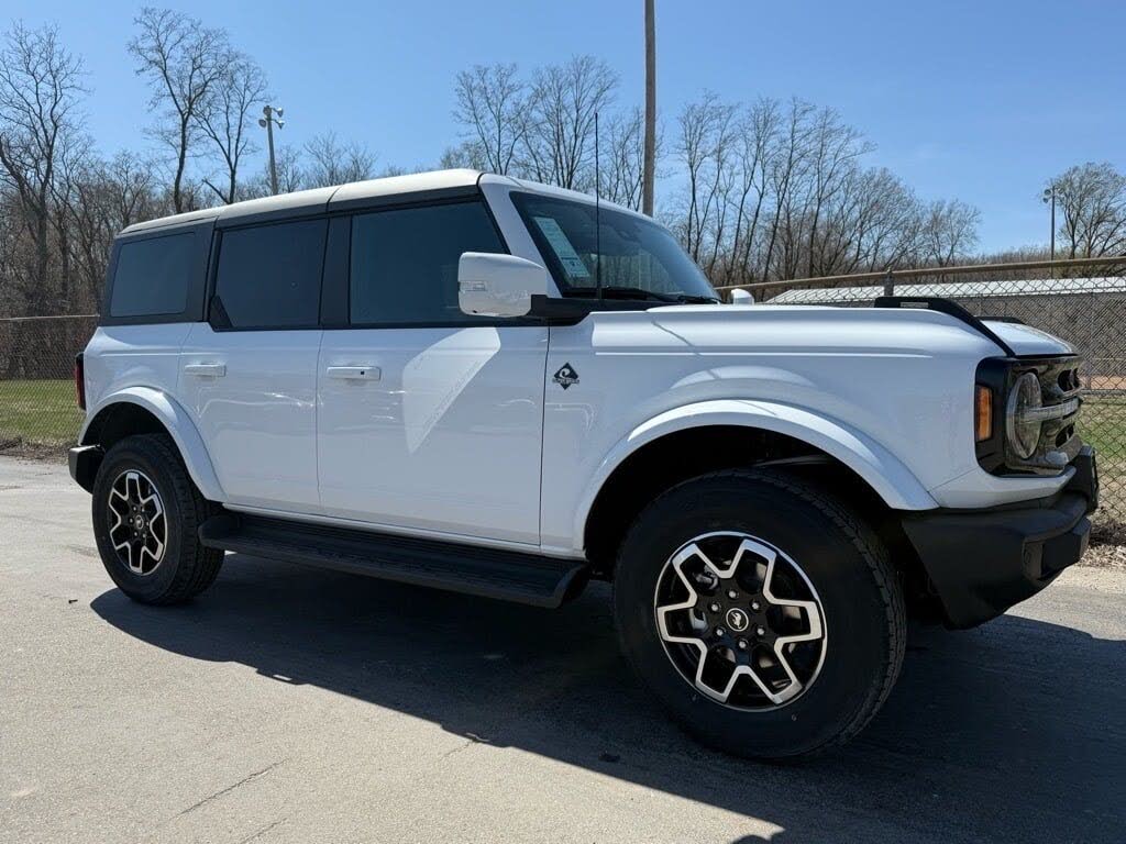 2025 Ford Bronco Outer Banks 4-Door 4WD