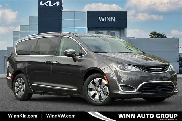 2018 Chrysler Pacifica Hybrid Limited FWD