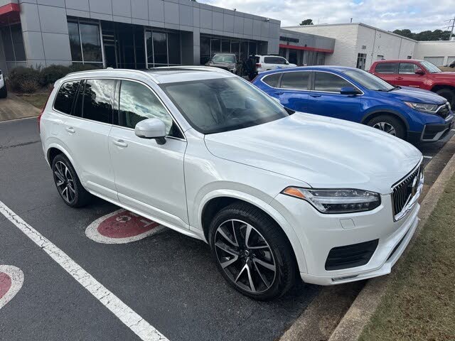 2022 Volvo XC90 T6 Momentum 7-Passenger AWD
