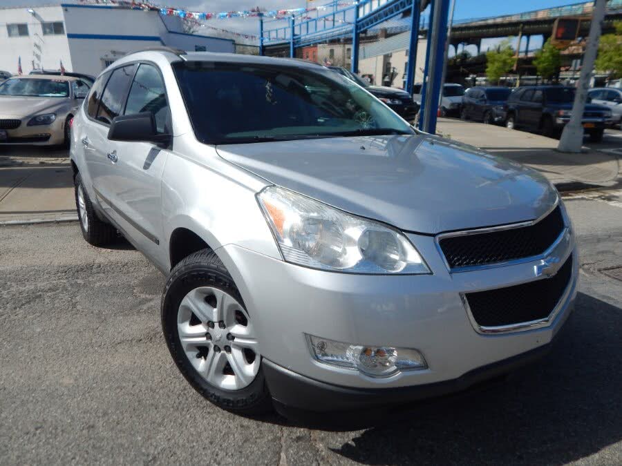 2010 Chevrolet Traverse LS AWD