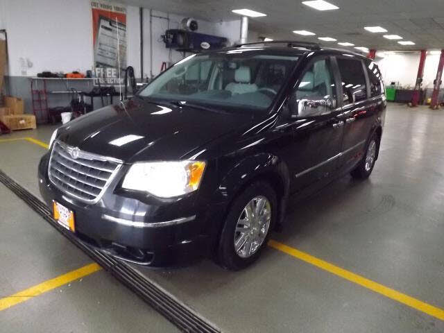 2010 Chrysler Town & Country Limited FWD