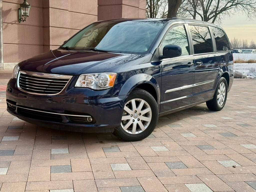 2012 Chrysler Town & Country Touring FWD