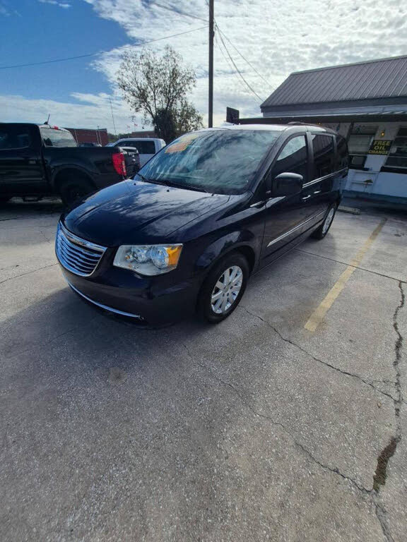 2014 Chrysler Town & Country Touring FWD