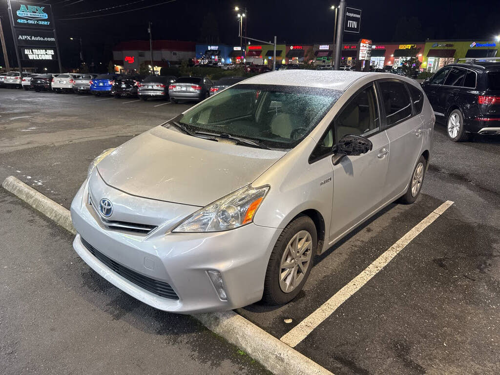 2014 Toyota Prius v Three FWD