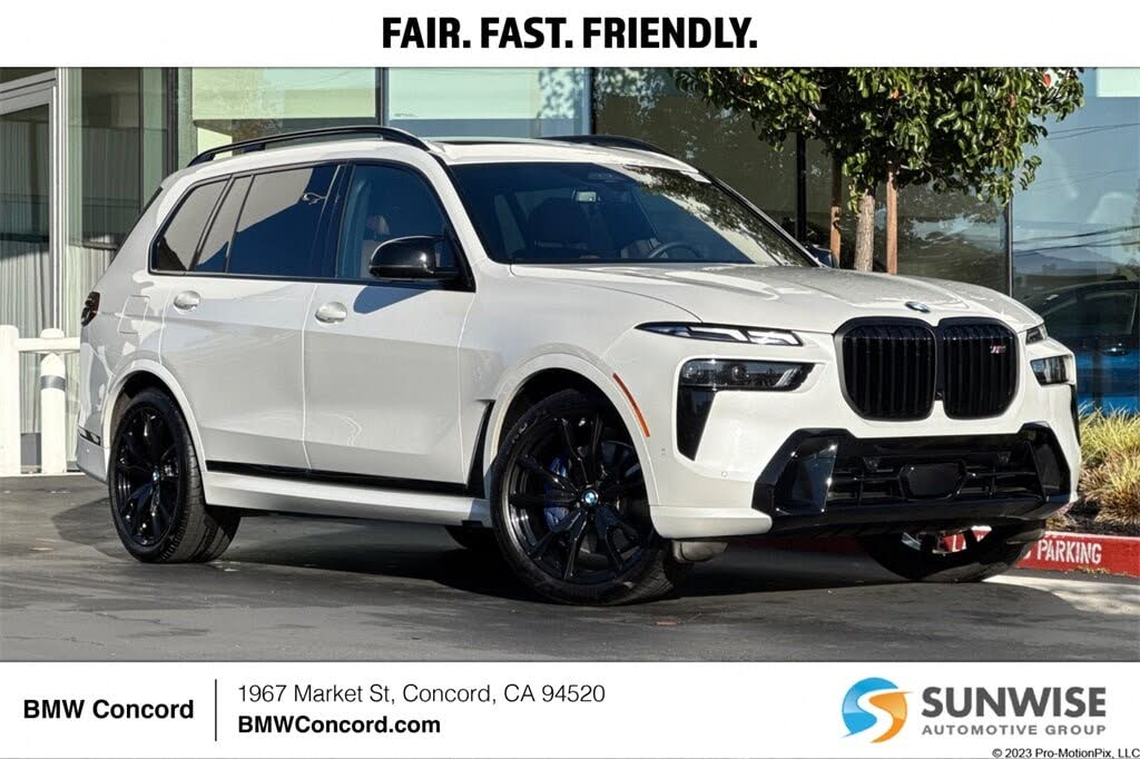 2025 BMW X7 M60i AWD