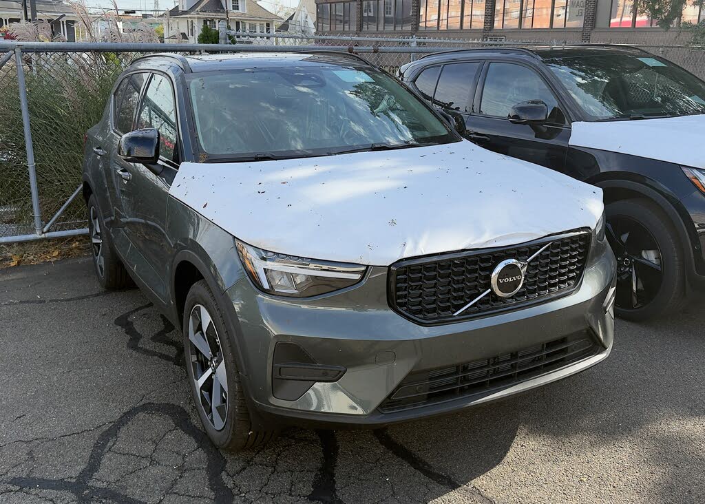 2026 Volvo XC40 B5 Core AWD