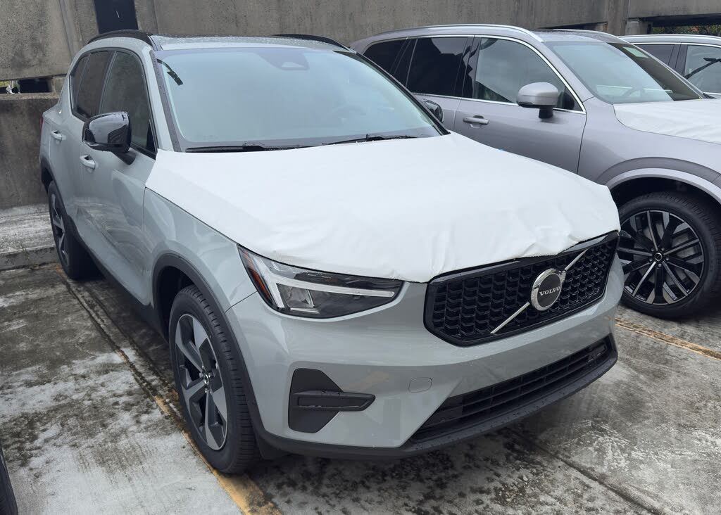2026 Volvo XC40 B5 Core AWD