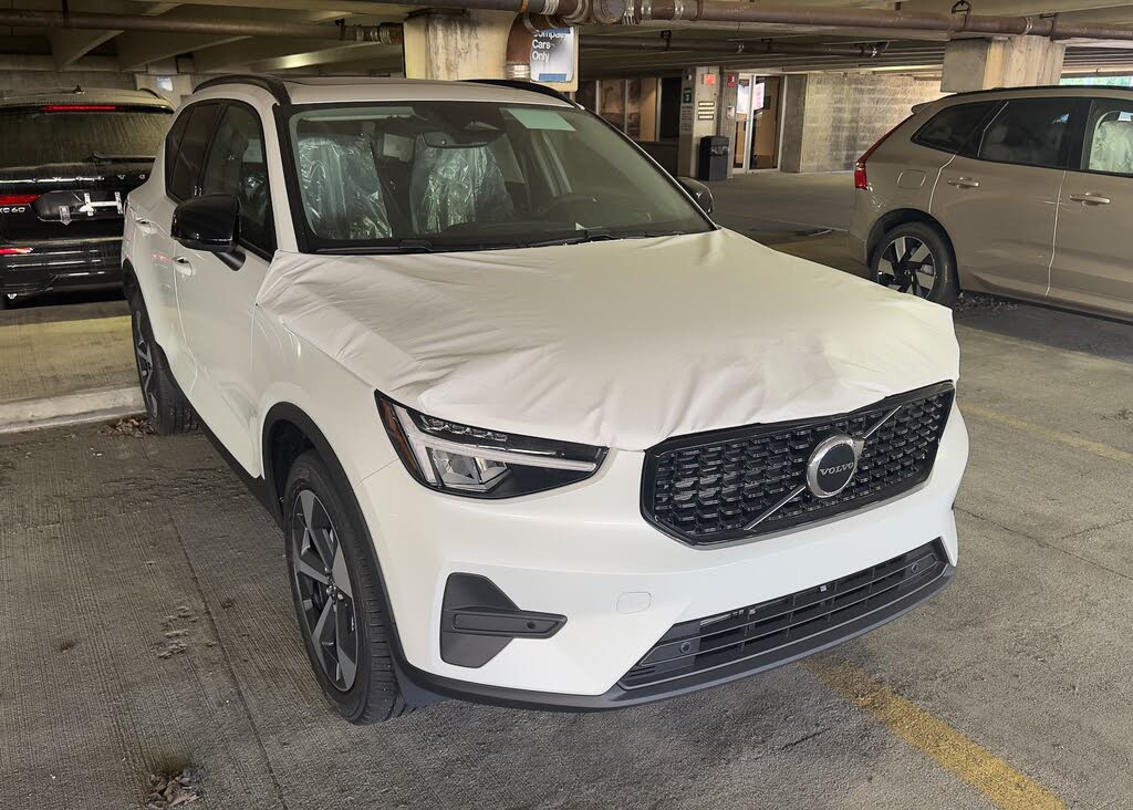 2026 Volvo XC40 B5 Core AWD