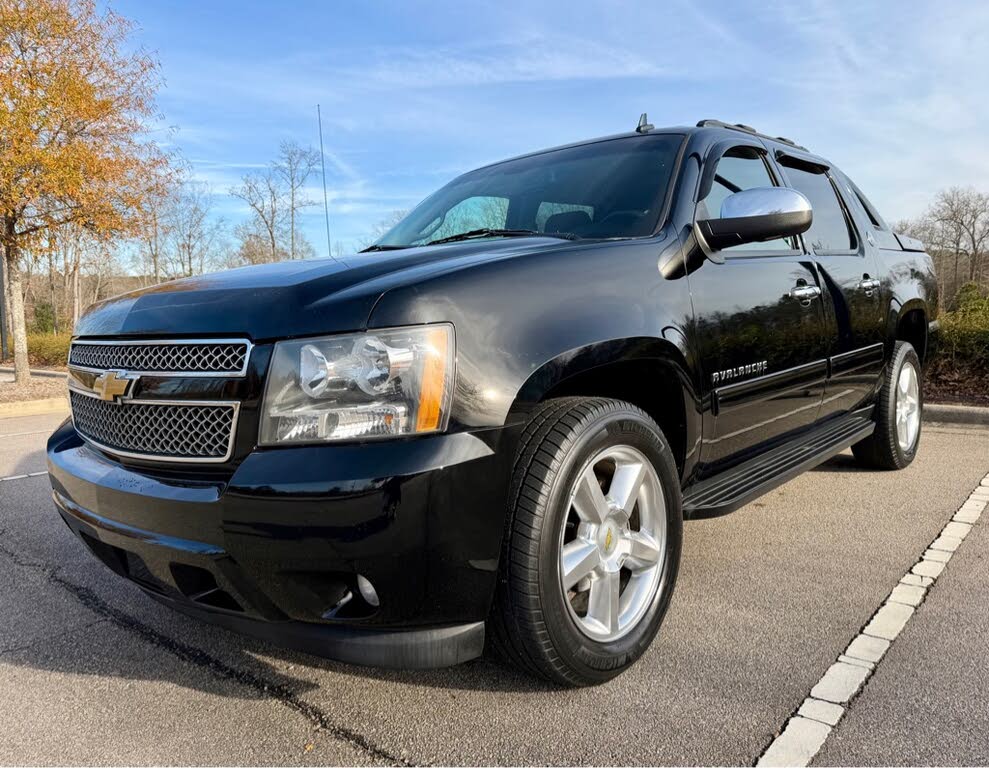 2013 Chevrolet Avalanche LS Black Diamond Edition RWD
