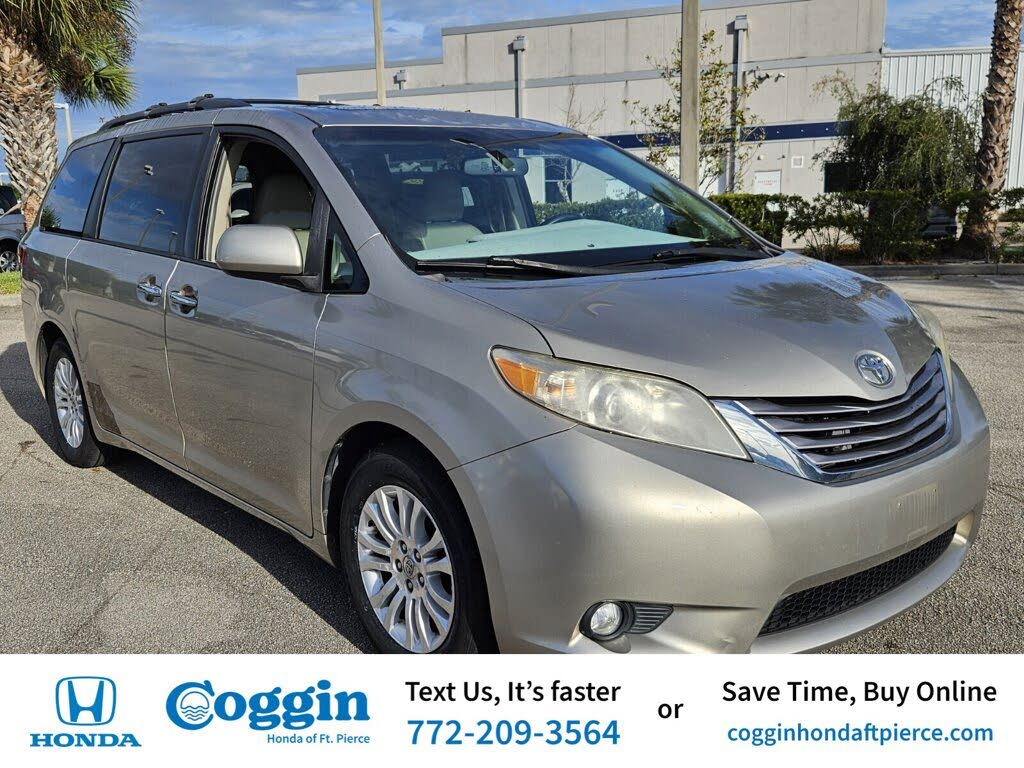 2015 Toyota Sienna XLE 7-Passenger Auto Access Seat