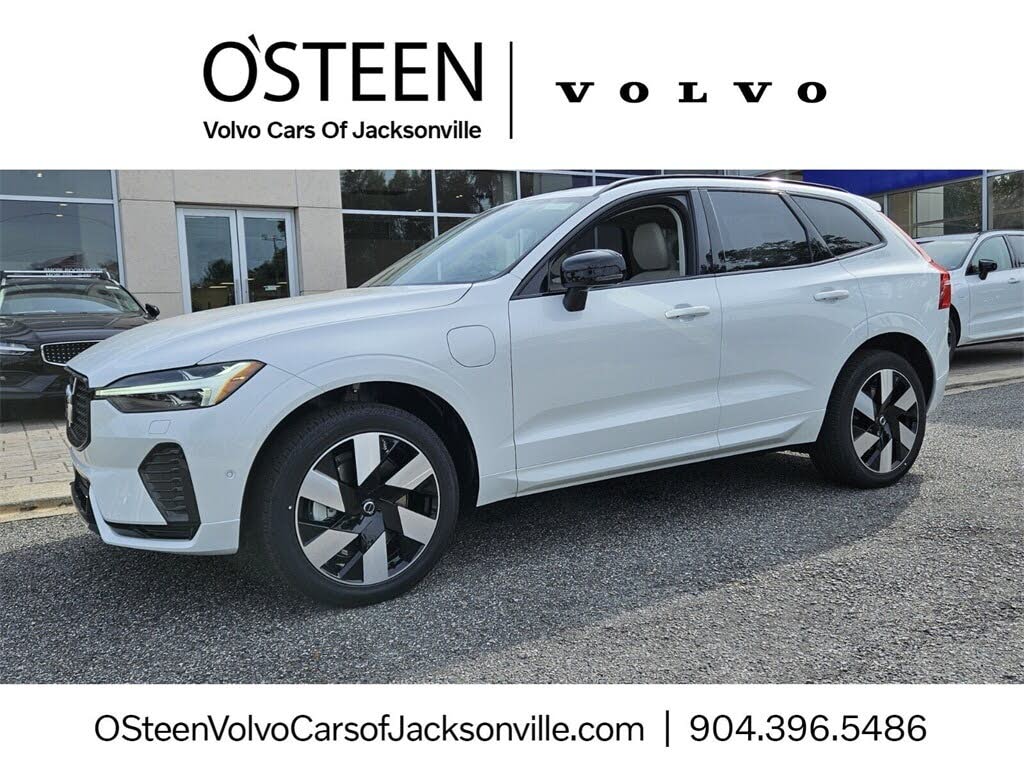 2025 Volvo XC60 Recharge T8 Plus Dark Theme eAWD