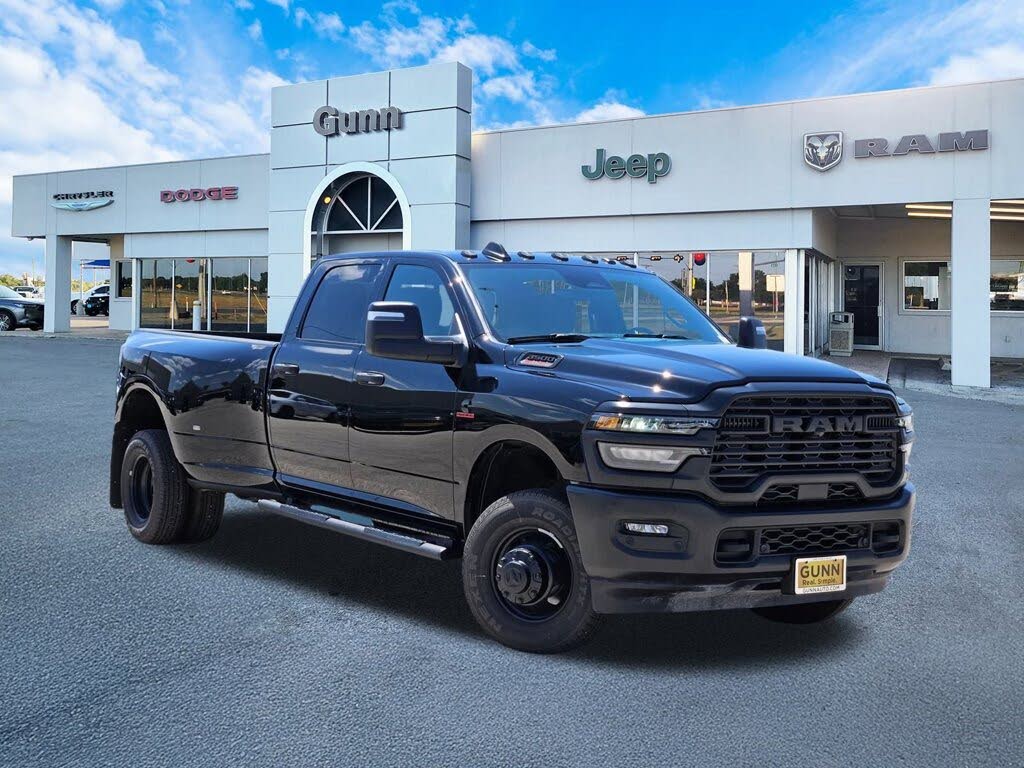 2025 RAM 3500 Tradesman Crew Cab LB DRW 4WD
