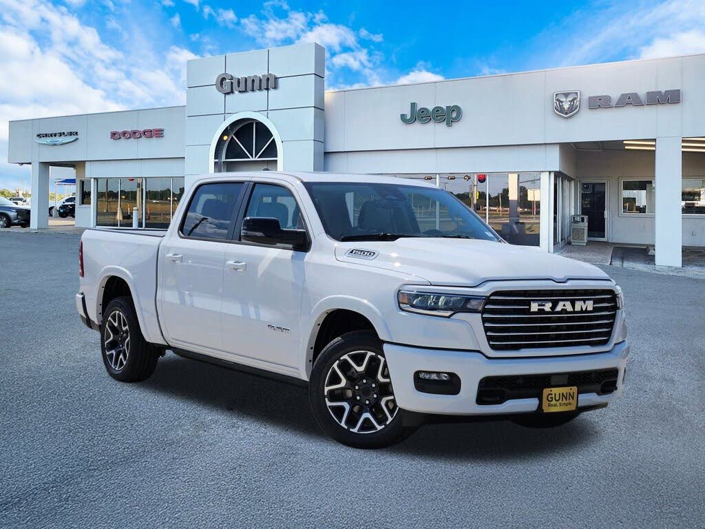 2026 RAM 1500 Laramie Crew Cab 4WD