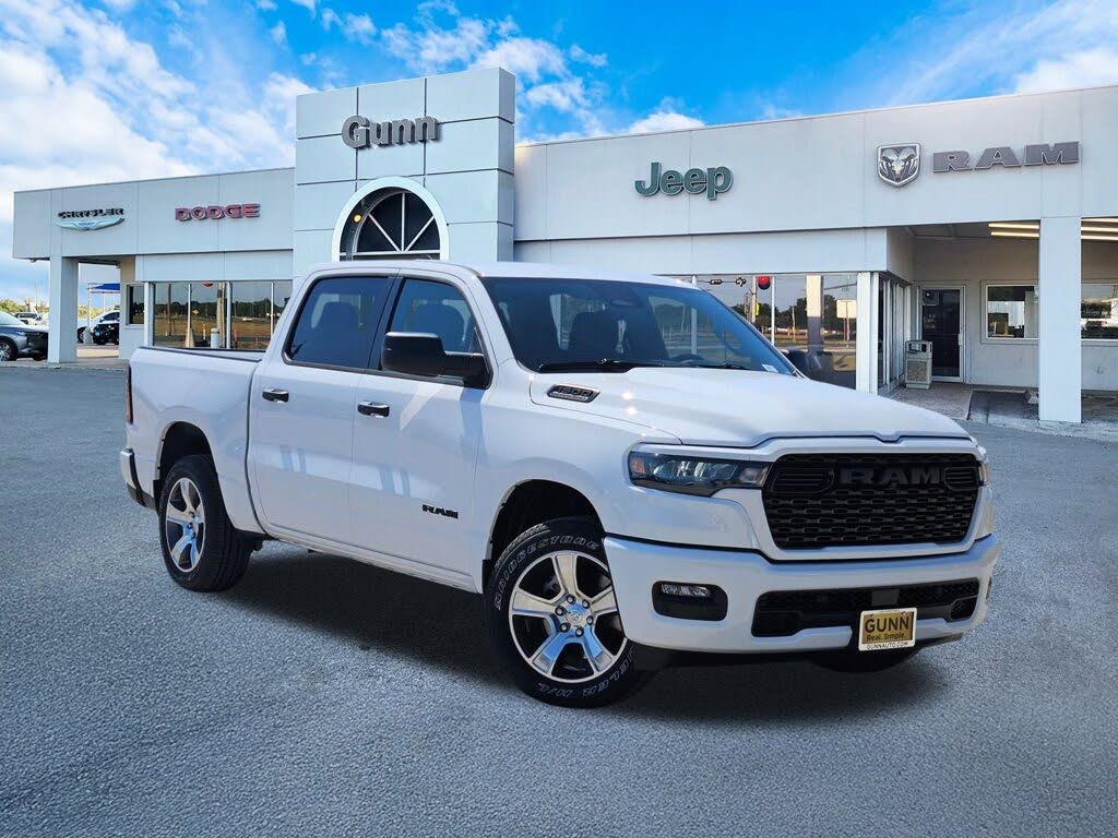 2026 RAM 1500 Express Crew Cab 4WD
