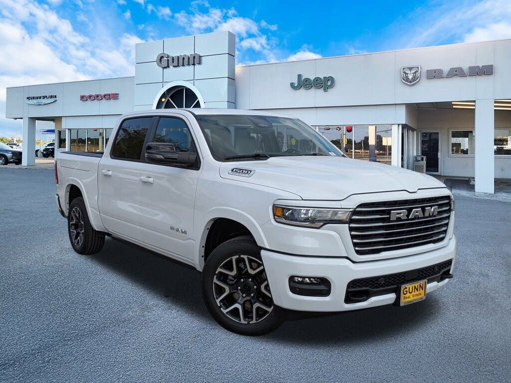2026 RAM 1500 Laramie Crew Cab 4WD