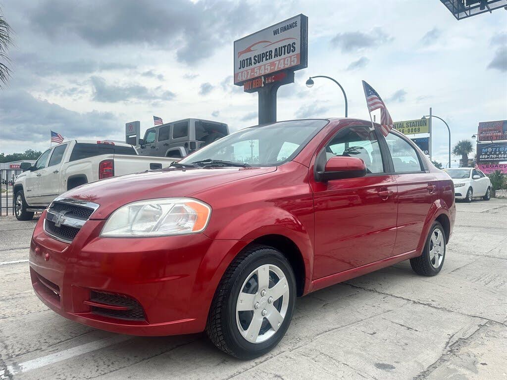 2011 Chevrolet Aveo 1LT Sedan FWD