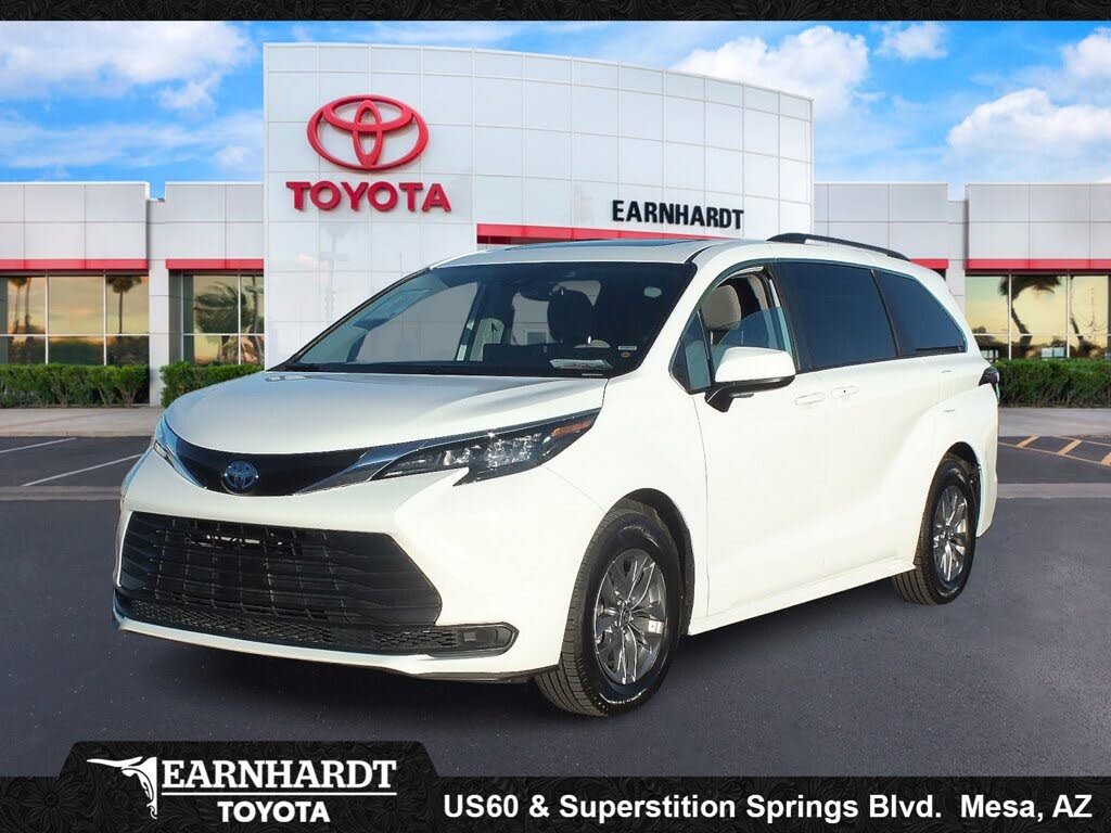 2024 Toyota Sienna LE 8-Passenger FWD