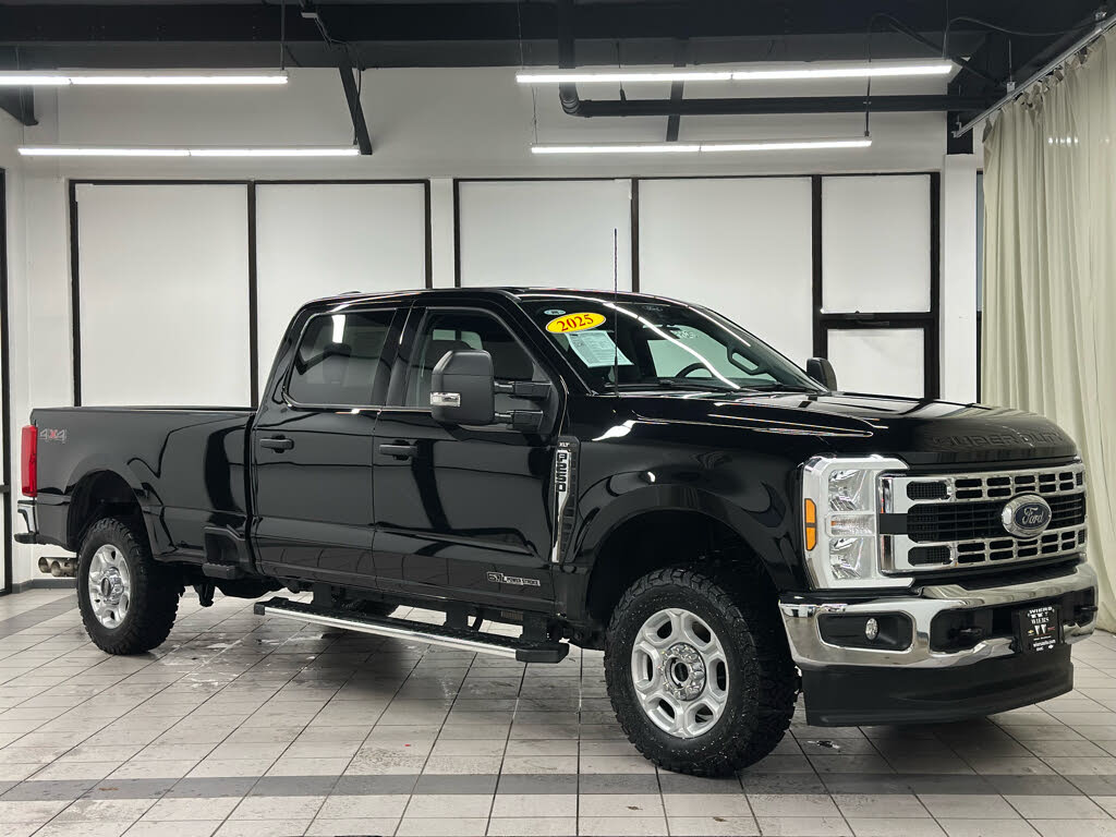 2025 Ford F-250 Super Duty XLT Crew Cab 4WD
