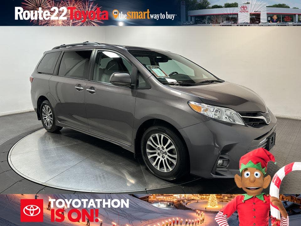 2020 Toyota Sienna XLE 7-Passenger FWD with Auto-Access Seat