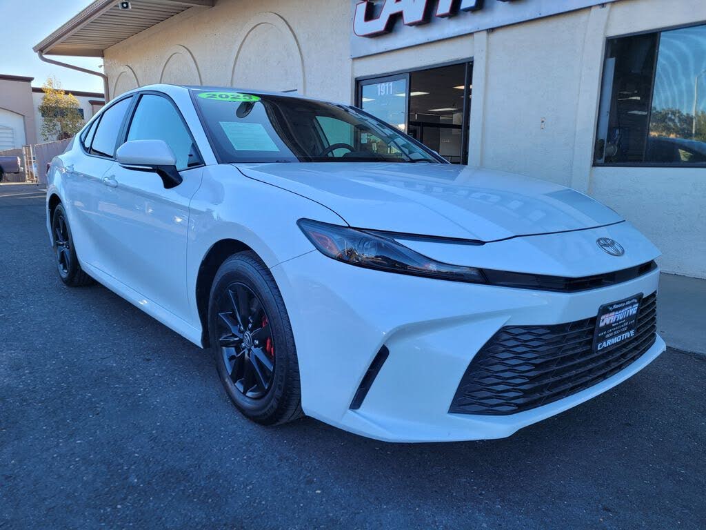 2025 Toyota Camry LE FWD