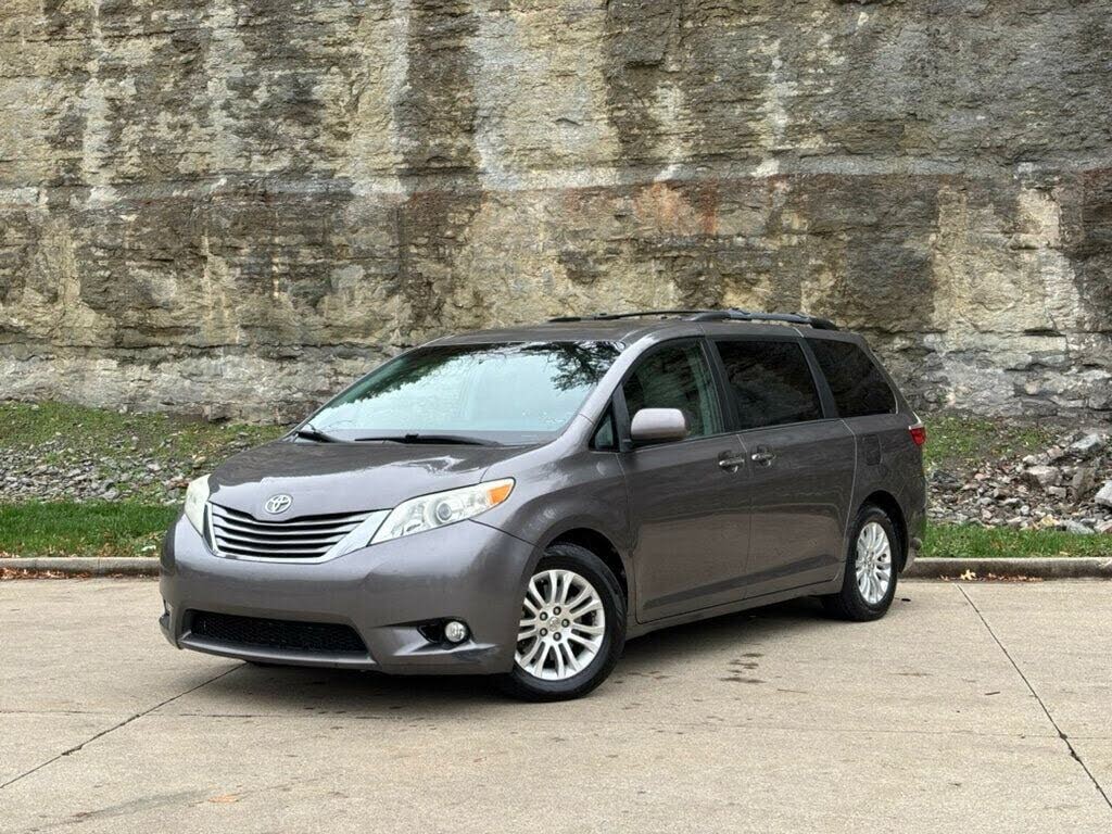 2015 Toyota Sienna XLE 8-Passenger