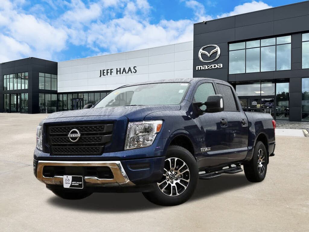 2024 Nissan Titan SV Crew Cab RWD