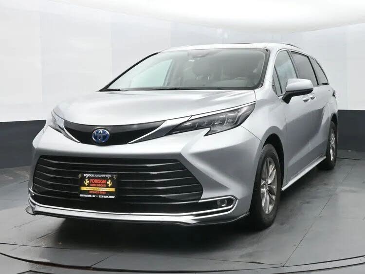 2024 Toyota Sienna XLE 7-Passenger FWD