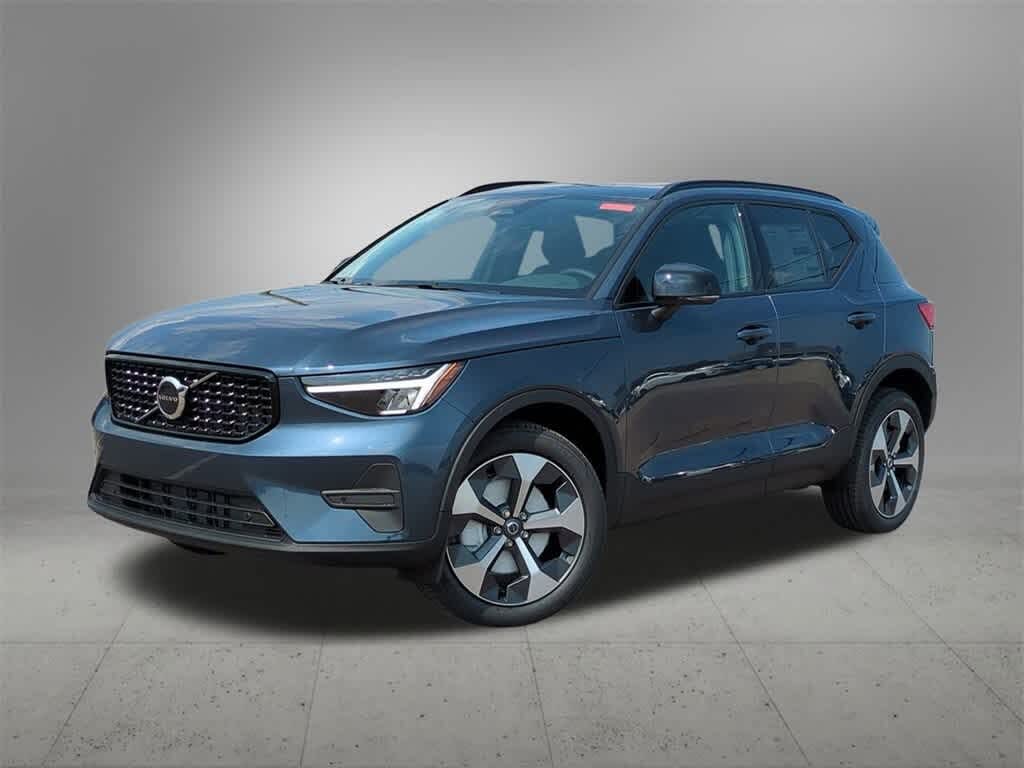2026 Volvo XC40 B5 Core AWD