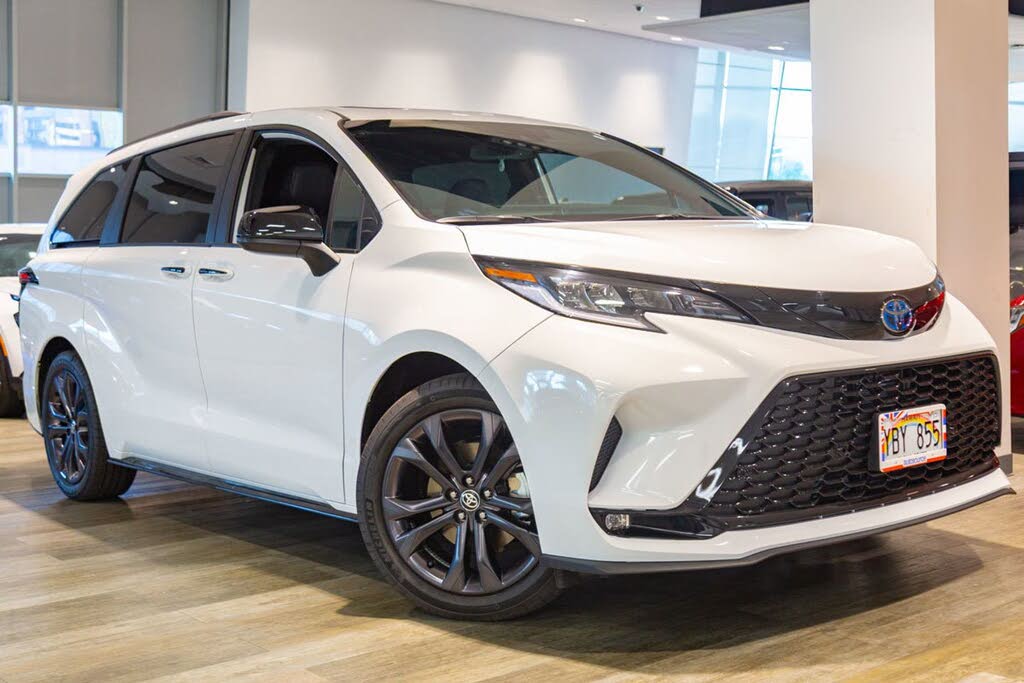 2025 Toyota Sienna XSE 7-Passenger FWD