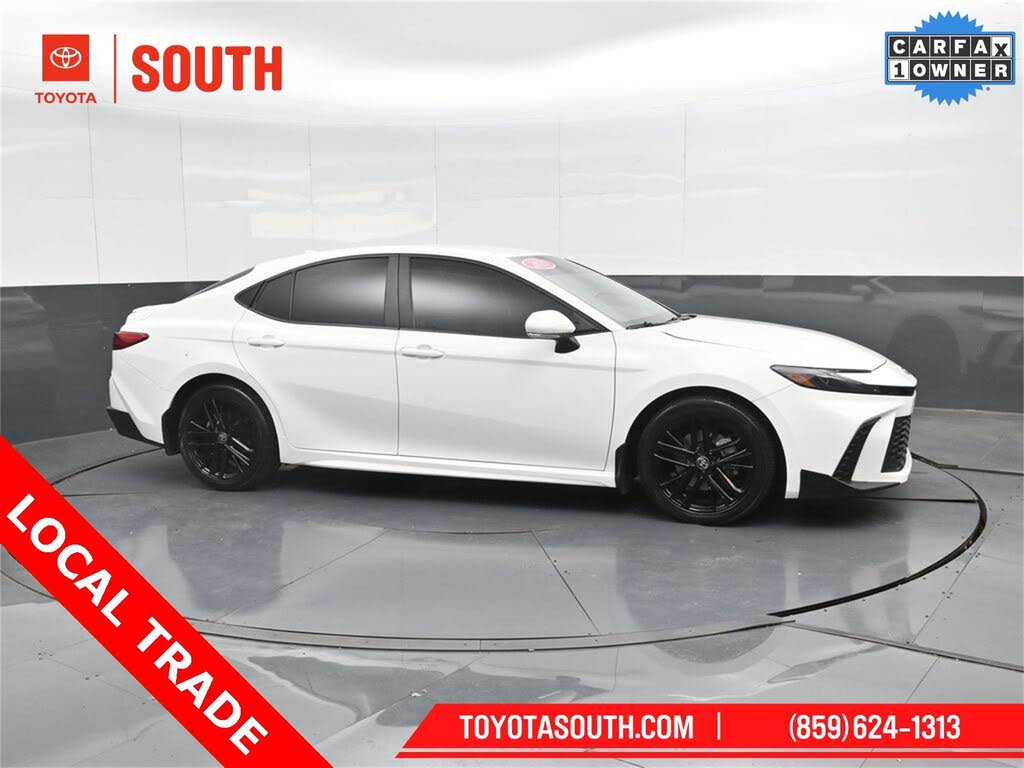 2025 Toyota Camry SE FWD