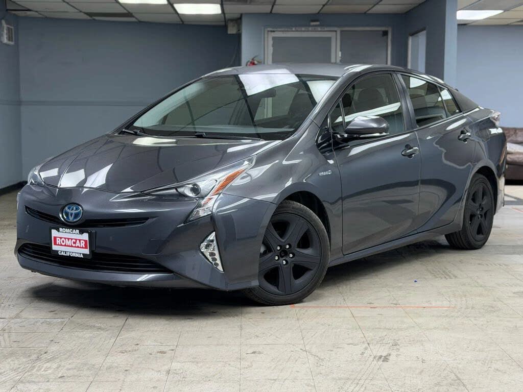 2016 Toyota Prius Three Touring FWD