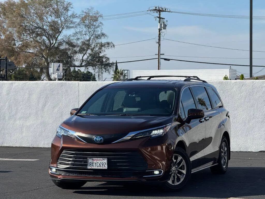 2021 Toyota Sienna XLE 7-Passenger FWD