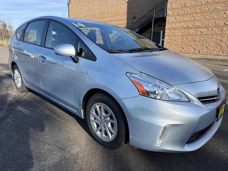 2014 Toyota Prius v Two FWD