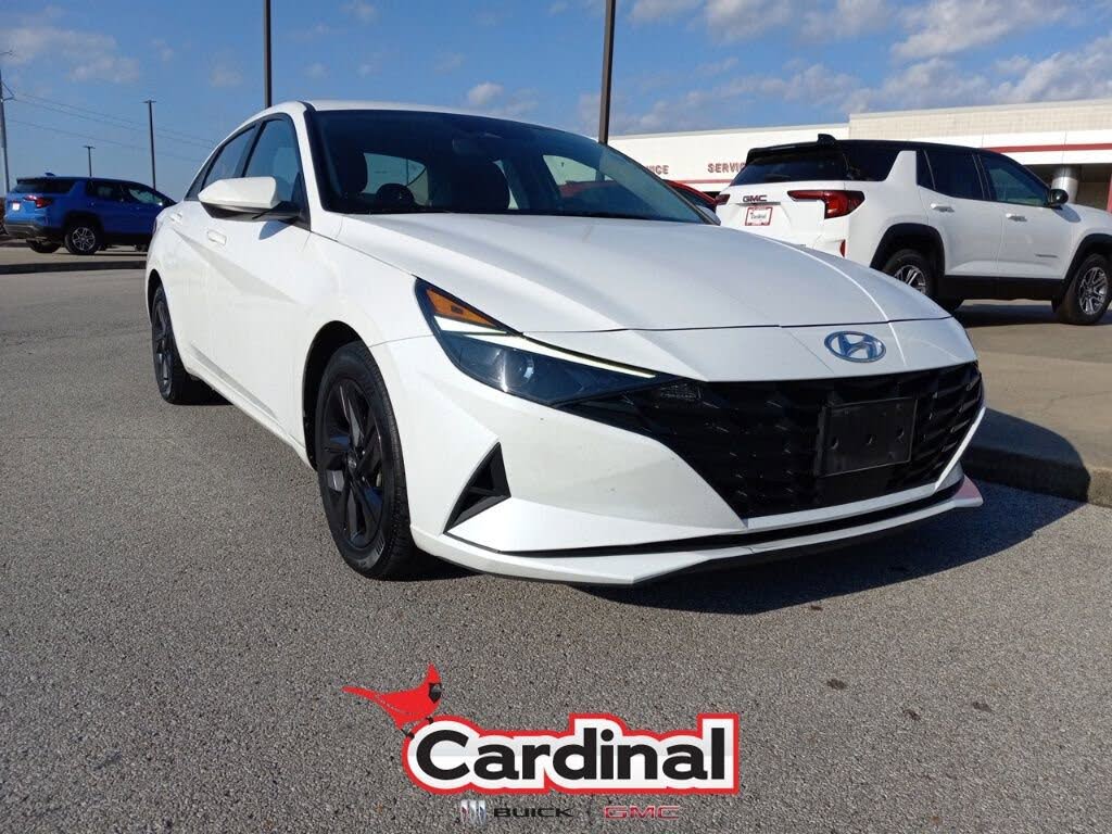 2022 Hyundai Elantra SEL FWD