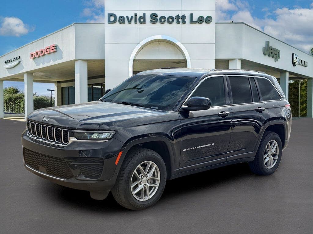 2023 Jeep Grand Cherokee Laredo 4WD