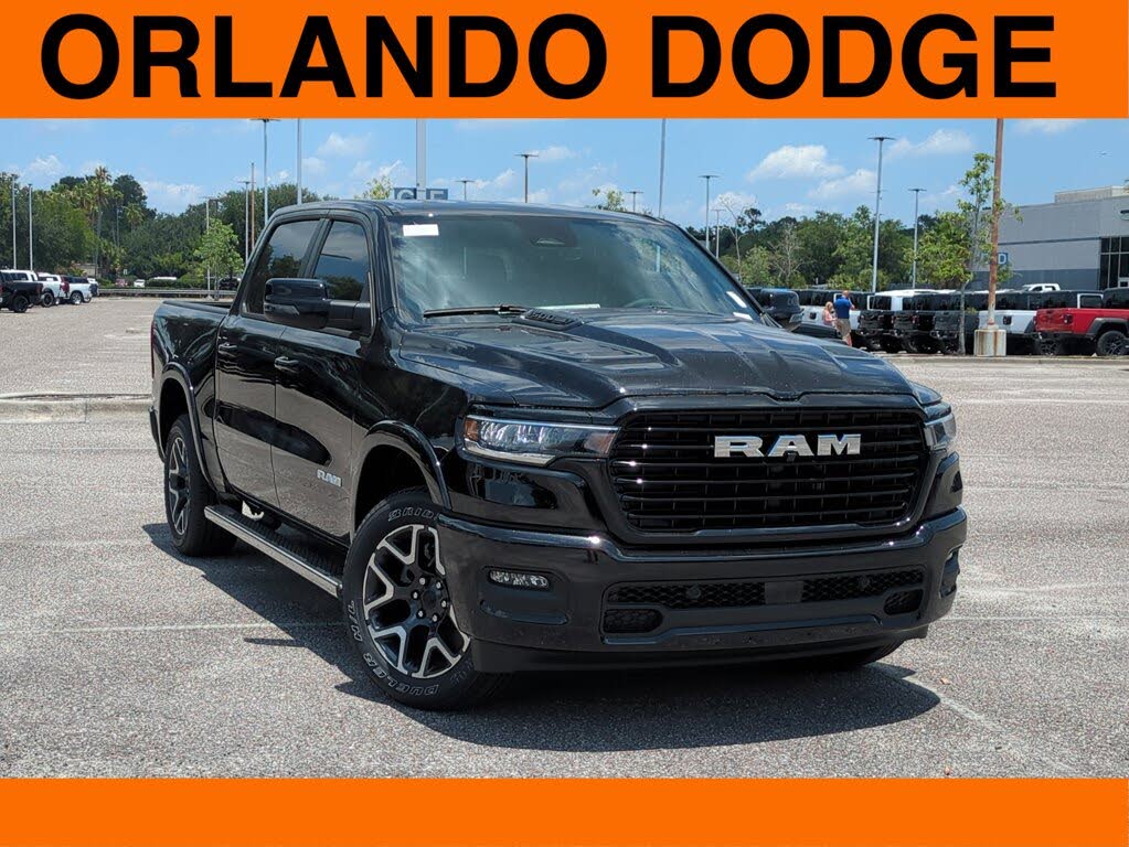 2025 RAM 1500 Laramie Crew Cab 4WD