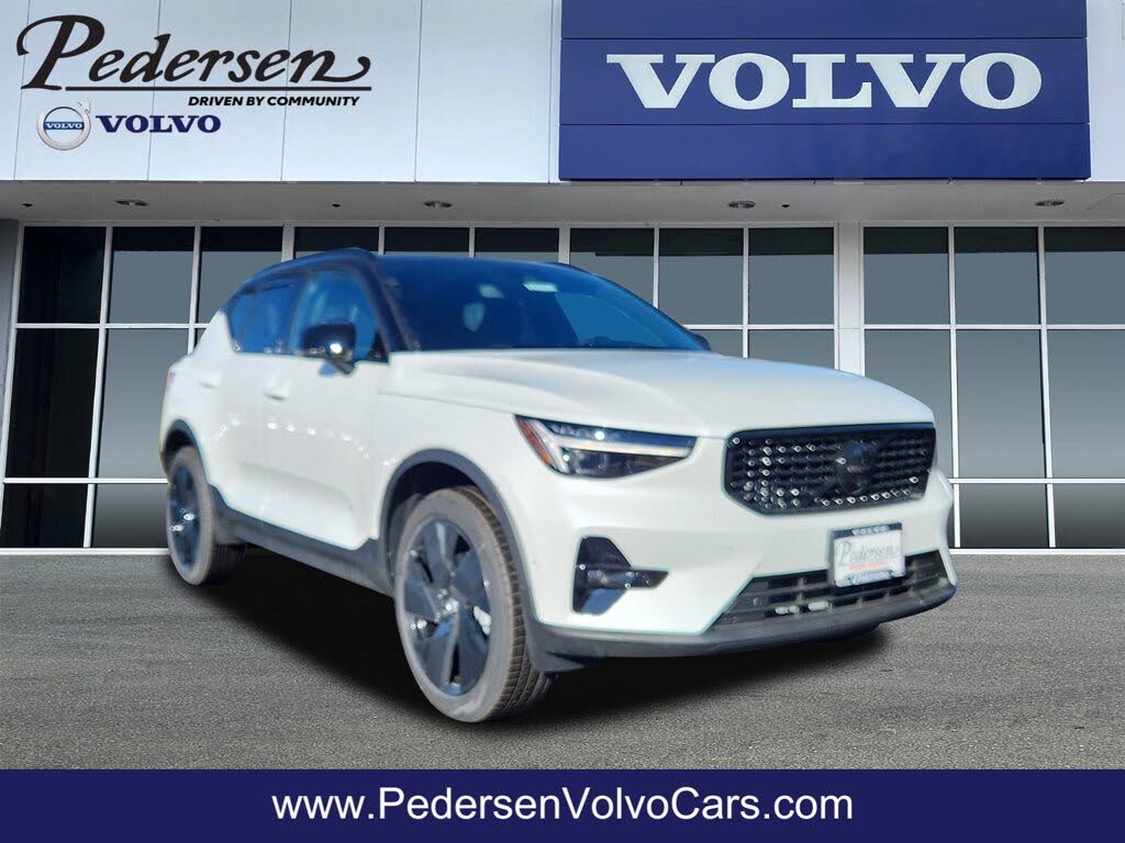2026 Volvo XC40 B5 Ultra Black Edition AWD
