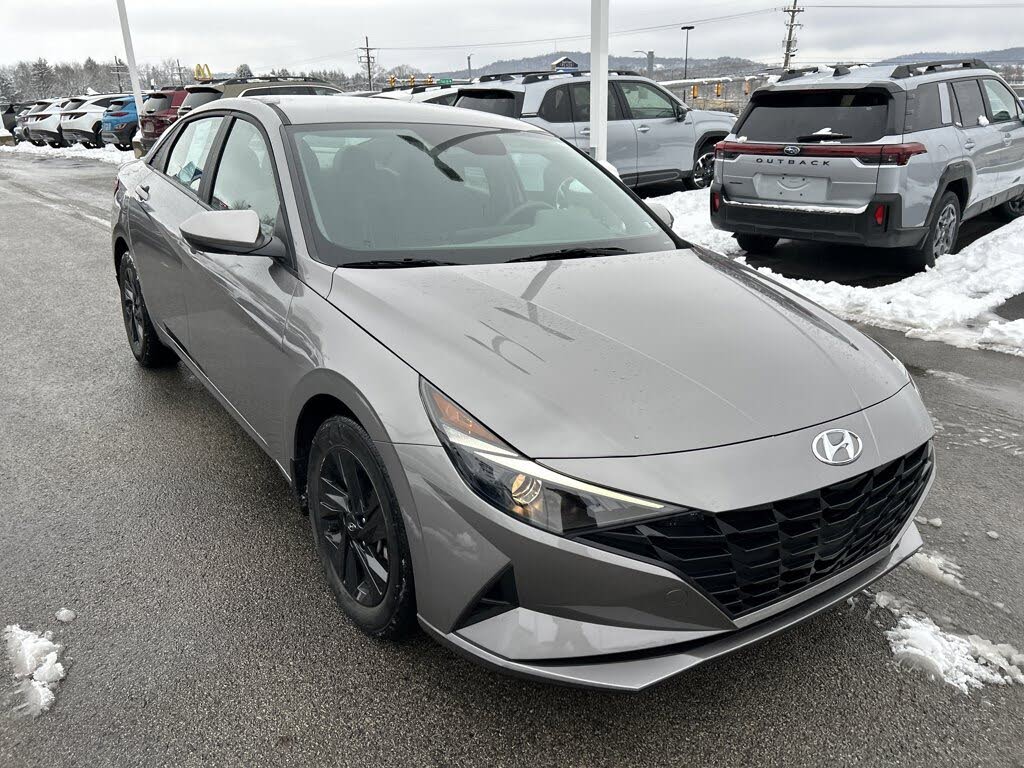 2023 Hyundai Elantra SEL FWD