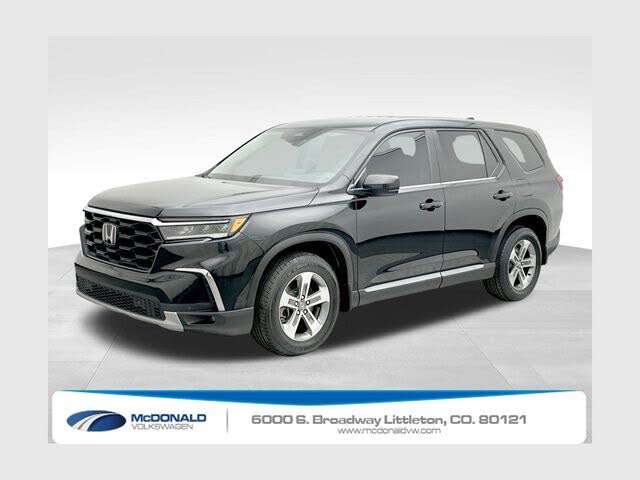 2023 Honda Pilot EX-L AWD with Captains Chairs