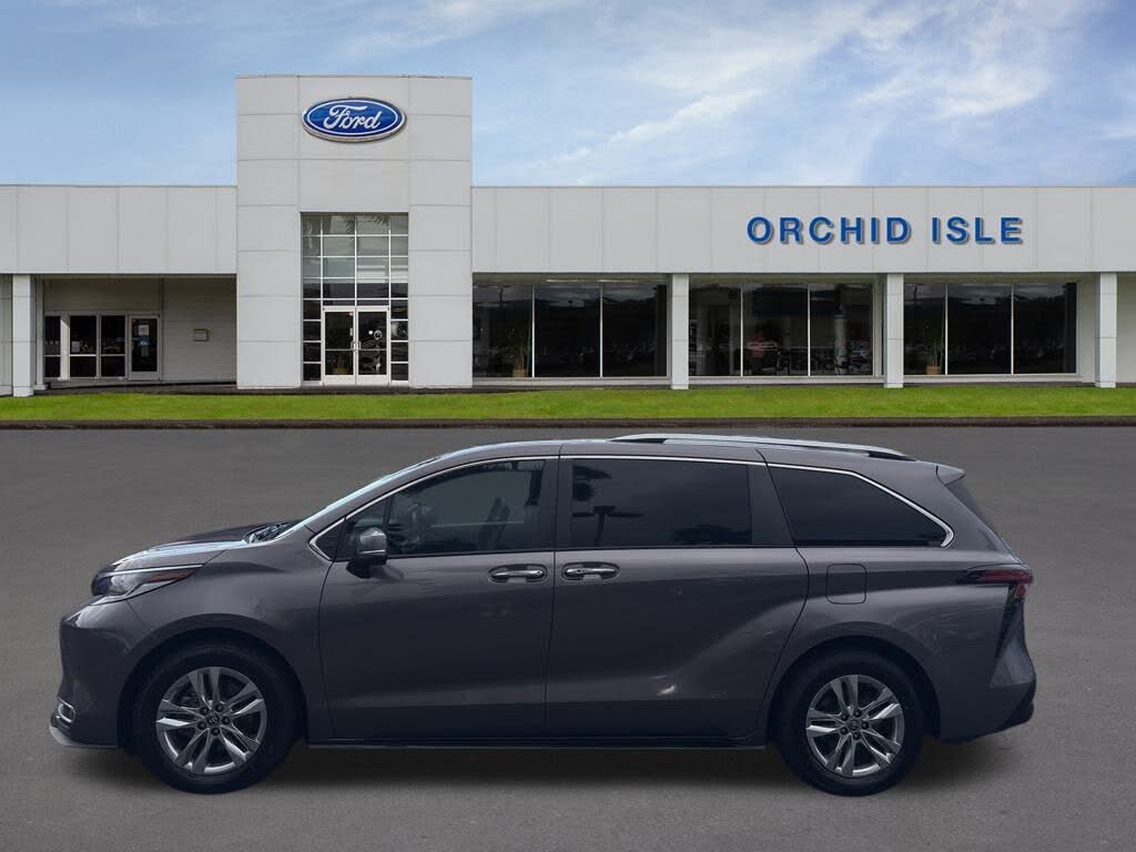 2022 Toyota Sienna Limited 7-Passenger FWD