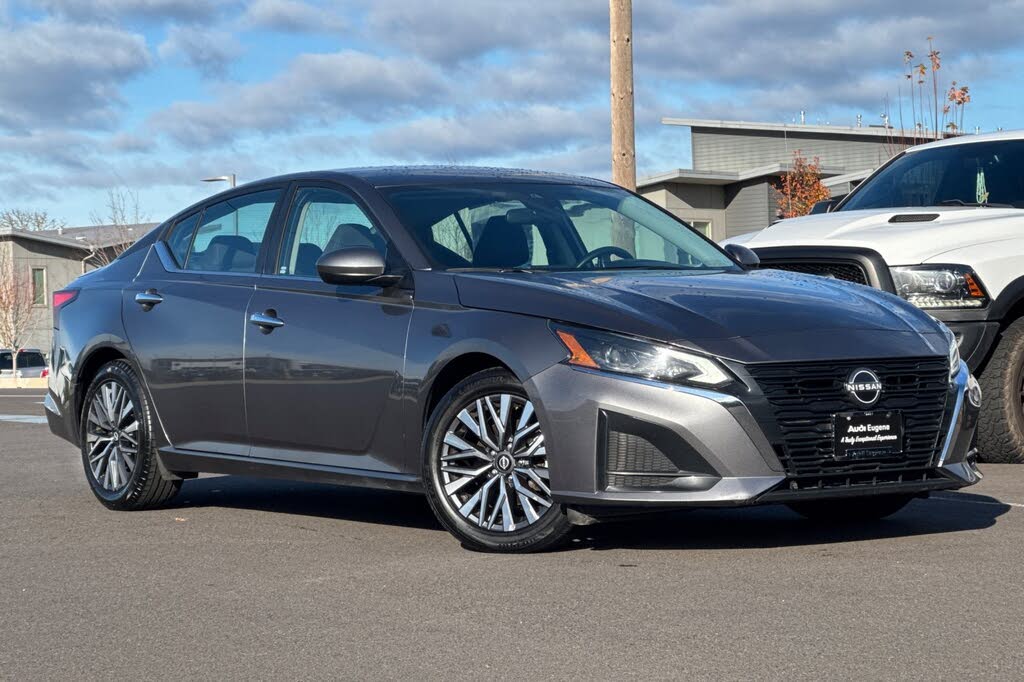 2023 Nissan Altima 2.5 SV FWD